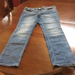 Mossimo mid rise straight women’s jeans 12/31R.